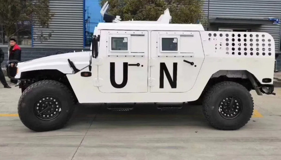 Agile Amphibious Military Armored Vehicle Chuyển vòng bán kính 750mm Chướng ngại vật Độ cao 380mm