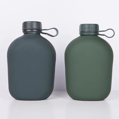 Học sinh đào tạo cắm trại chai nước thân nhôm với lớp cao su lớp phủ kết thúc mờ với túi xách sọc