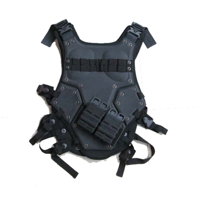 Hệ thống Molle có thể điều chỉnh áo khoác chiến đấu màu xanh lá cây của quân đội để tăng cường bảo vệ